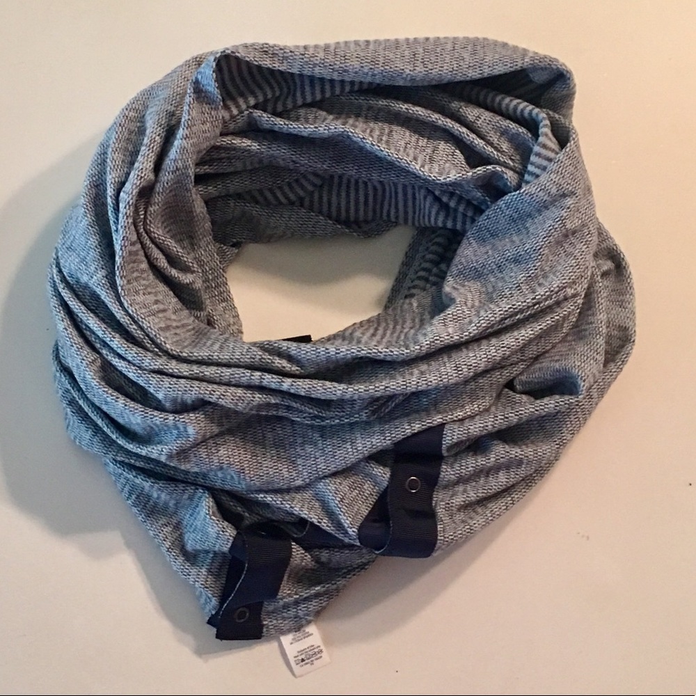 Lululemom Athletica Vinsaya scarf 🧣 Blue/denim